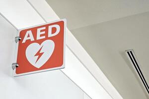 aed geautomatiseerd extern defibrillator teken. foto