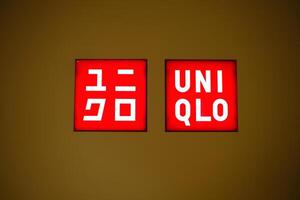 Bangkok, Thailand mei 25, 2023 uniqlo teken. uniqlo co., ltd. is een Japans gewoontjes slijtage ontwerper, fabrikant en detailhandelaar dat was Gesticht in september 2, 1974. foto