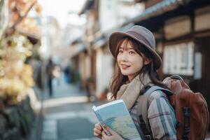 ai gegenereerd schattig vrouw Japans reiziger met reizen kaarten in haar armen . foto