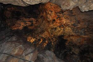 grot gigante vert. reusachtig grot in Triëst foto