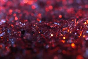 dichtbij omhoog visie van abstract rood en Purper kristal getextureerde achtergrond foto