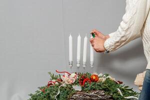 Kerstmis samenstelling van bloemen en Kerstmis decoraties foto