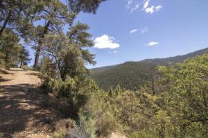 landschappen en trails van de mooi natuur van de Sierra de Cazola, Jaen, Spanje. natuur vakantie concept. foto