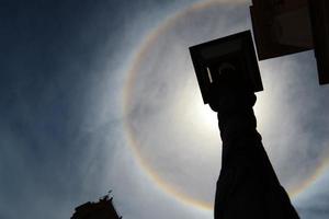 22 graden halo.regenboog ring rond de zon foto