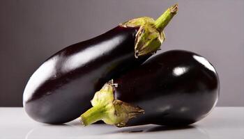 ai gegenereerd aubergines zijn getoond Aan een wit oppervlakte foto