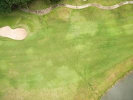 luchtfoto van prachtige golfbaan foto
