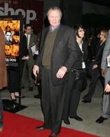 jon voight alpha honden wereld première cinerama koepel theater los engelen, ca januari 1, 2007 foto