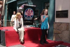 marlee matlin en kinderen van de Internationale centrum van doofheid de kunsten Bijwonen de Hollywood wandelen van roem ceremonie voor marlee matlin Aan Hollywood boulevard in los angeles ca Aan mei 6 2009 foto