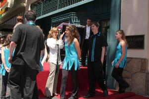 marlee matlin en kinderen van de Internationale centrum van doofheid de kunsten Bijwonen de Hollywood wandelen van roem ceremonie voor marlee matlin Aan Hollywood boulevard in los angeles ca Aan mei 6 2009 foto