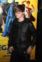 los angeles - okt 30 justin bieber arriveert Bij de megamind la première halloween extravagant Bij man's Chinese theater Aan oktober 30, 2010 in los engelen, ca foto