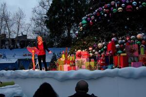 los angeles - dec 23 alison sweeney Bij de grinchmas beroemdheid vakantie metingen Bij universeel studio's thema park Aan december 23, 2010 in los engelen, ca foto