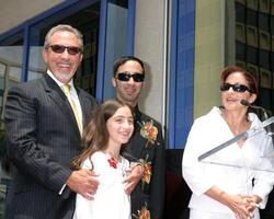 emilio estefan en familie emilio estefan ster Aan de Hollywood wandelen van roem los engelen, ca juni 9, 2005 foto