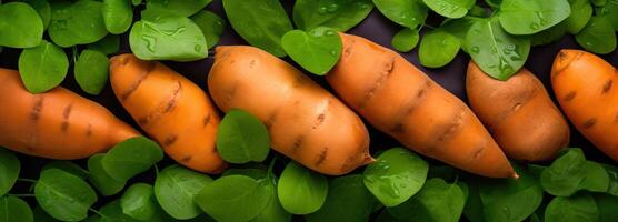 ai gegenereerd boerderij vers zoet aardappel met natuurlijk bladerrijk groenen, overhead samenstelling - een rijk bron van antioxidanten en dieet vezel voor gezond aan het eten foto