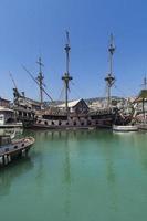 genua, italië, 2 juni 2015 - il galeone neptune piratenschip in genua, italië. het schip werd gebouwd voor roman Polanski 1986 film getiteld piraten. foto