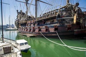 genua, italië, 2 juni 2015 - il galeone neptune piratenschip in genua, italië. het schip werd gebouwd voor roman Polanski 1986 film getiteld piraten. foto