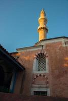 gevel van suleiman moskee op de toren. rhodos oude stad, griekenland. foto