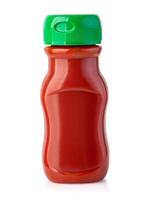 fles ketchup geïsoleerd op witte achtergrond foto