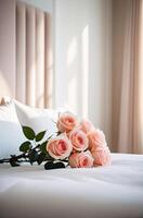 ai gegenereerd een boeket van thee rozen leugens Aan een wit bed in een helder slaapkamer. een geschenk voor uw geliefde, Valentijnsdag dag, verjaardag, datum. kopiëren ruimte. ai gegenereerd foto