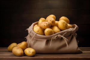 ai gegenereerd aardappelen in de buurt een jute zak Aan een houten tafel. ai generatief foto