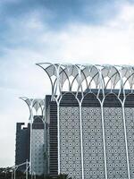 dichtbij omhoog van wisma Jakim gebouw Bij daglicht tijd., putrajaya, Maleisië foto