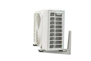 condensatie-eenheid van airconditioningsystemen geïsoleerd op wit met uitknippad. foto