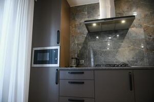 mooi modern keuken in een luxe appartement. foto