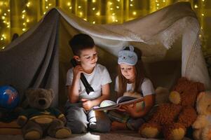 weinig kinderen lezing bedtijd verhaal Bij huis foto