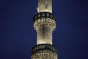 Eminonu jeni cami nieuw moskee in Istanbul kalkoen nacht visie foto