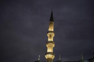 Eminonu jeni cami nieuw moskee in Istanbul kalkoen nacht visie foto
