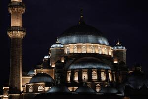 Eminonu jeni cami nieuw moskee in Istanbul kalkoen nacht visie foto