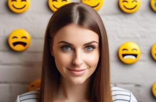 ai gegenereerd Internationale glimlach dag, portret van een schattig meisje, de concept van kiezen emoties, geel emoticons Aan de muur foto