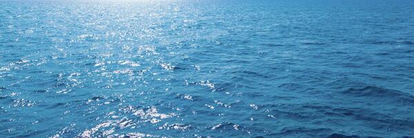 zee horizon, blauw oceaan, water oppervlakte foto