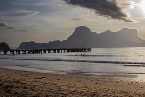 zonsondergang Bij lio strand, palawan, Filippijnen. foto