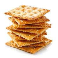 ai gegenereerd knapperig stack van crackers geïsoleerd Aan wit, perfect voor tussendoortje ontwerpen, ai gegenereerd. foto