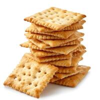 ai gegenereerd knapperig stack van crackers geïsoleerd Aan wit, perfect voor tussendoortje ontwerpen, ai gegenereerd. foto