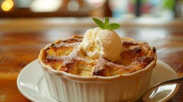 ai gegenereerd een warm brood pudding met een gouden korst, geserveerd met een lepel van vanille ijs room foto