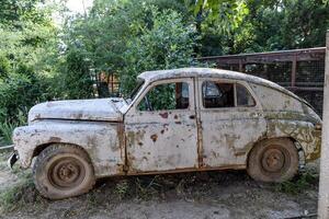 oud roestig Sovjet auto zege. bijzonder exposeren foto