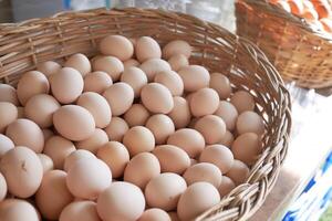 close-up van eieren in een kom. foto