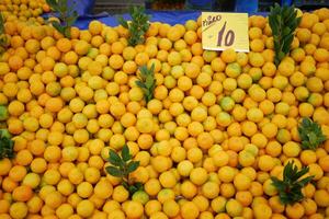 top visie van citroen verkoop in supermarkten in Istanbul foto