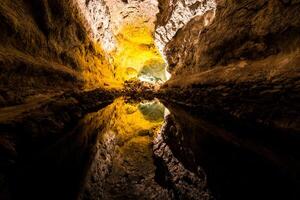 groen grot cueva de los verdes in lanzarote, kanarie eilanden, Spanje foto