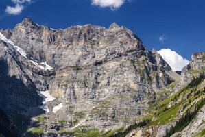 visie van de Zwitsers Alpen mooi gimmelwald dorp, centraal Zwitserland foto