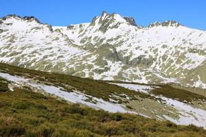 sneeuw gredos bergen in avila Spanje foto