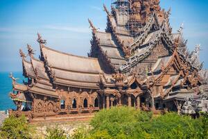 heiligdom van waarheid houten tempel in pattaya Thailand is een gigantisch hout bouw gelegen Bij de kaap van naklua pattaya stad. heiligdom van waarheid tempel. foto