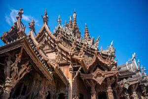 heiligdom van waarheid houten tempel in pattaya Thailand is een gigantisch hout bouw gelegen Bij de kaap van naklua pattaya stad. heiligdom van waarheid tempel. foto