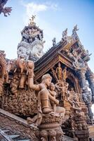 heiligdom van waarheid houten tempel in pattaya Thailand is een gigantisch hout bouw gelegen Bij de kaap van naklua pattaya stad. heiligdom van waarheid tempel. foto