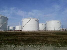 opslagruimte tanks voor petroleum producten foto