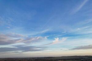 lucht en kleurrijk wolken over- Engeland foto