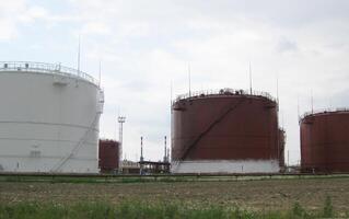 opslagruimte tanks voor petroleum producten foto