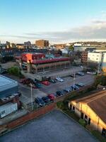 hoog hoek visie van centraal luton stad van Engeland uk gedurende zonsondergang tijd. december 1e, 2023 foto