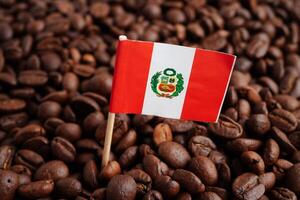 Peru vlag Aan koffie bonen, boodschappen doen online voor exporteren of importeren voedsel Product. foto